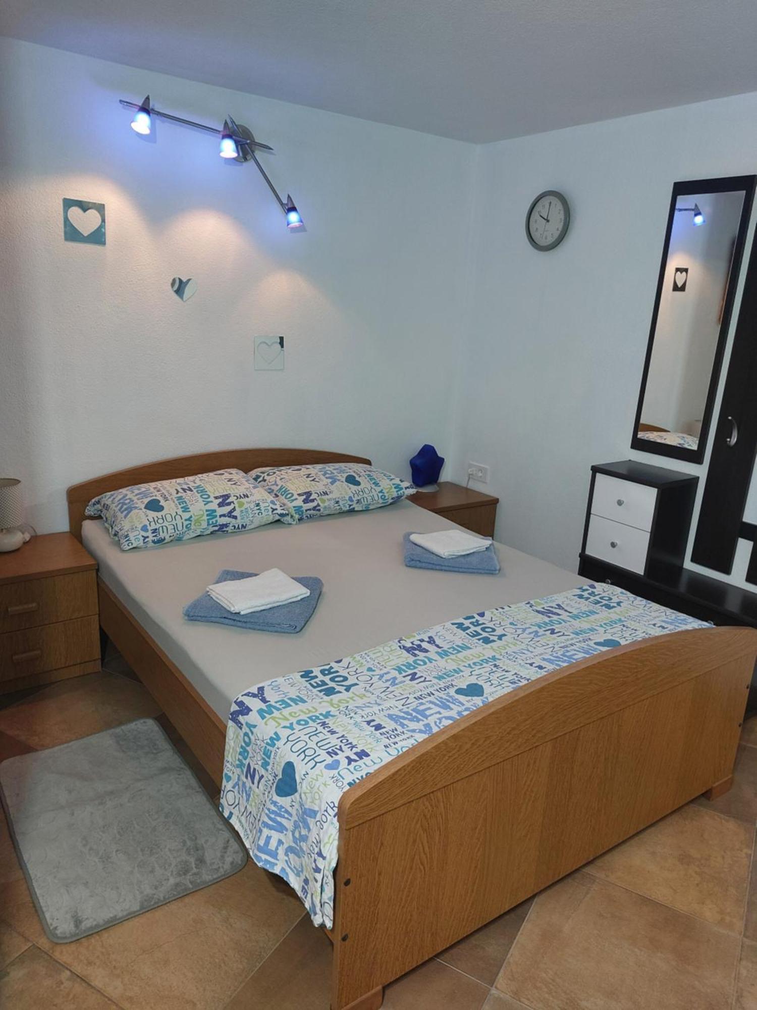 Damir Kazija Apartment Pakostane